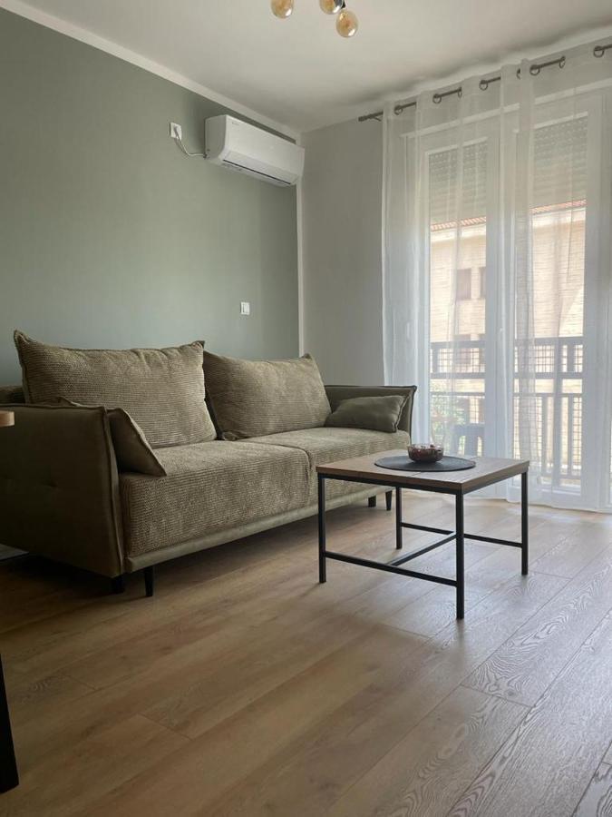 Apartman Stela Книн Екстериор снимка
