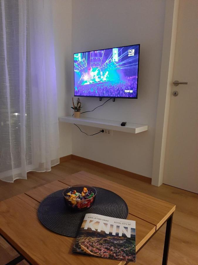 Apartman Stela Книн Екстериор снимка