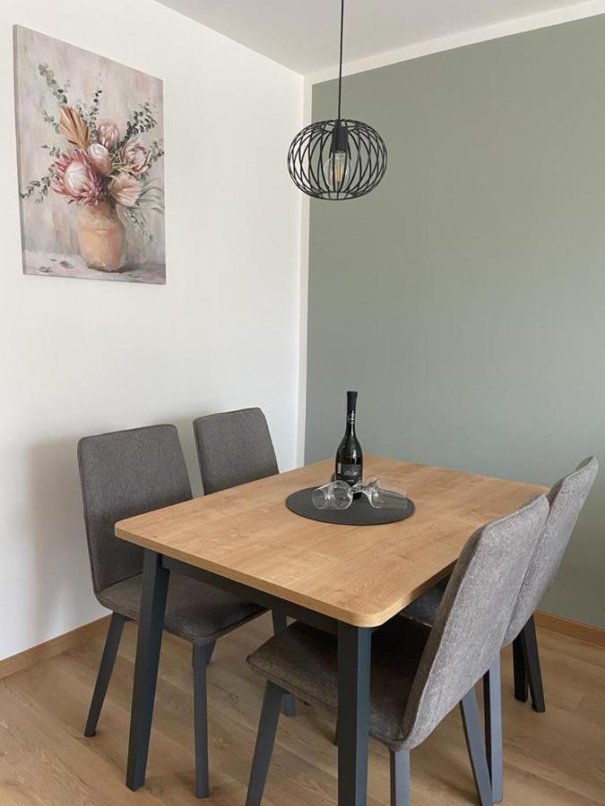 Apartman Stela Книн Екстериор снимка